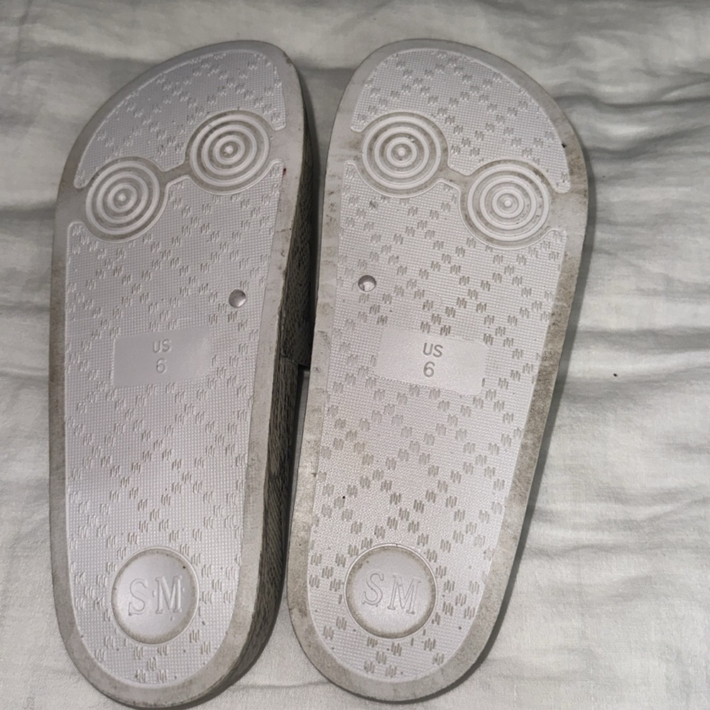 Reptile Pattern Slide Sandals - Picture 5 of 7
